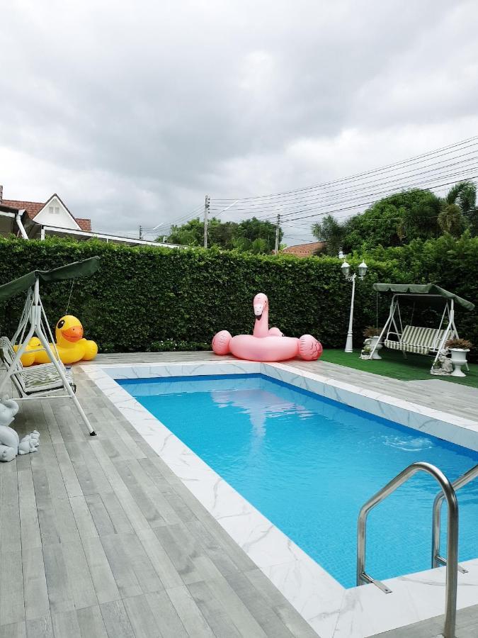 Little Poolvilla